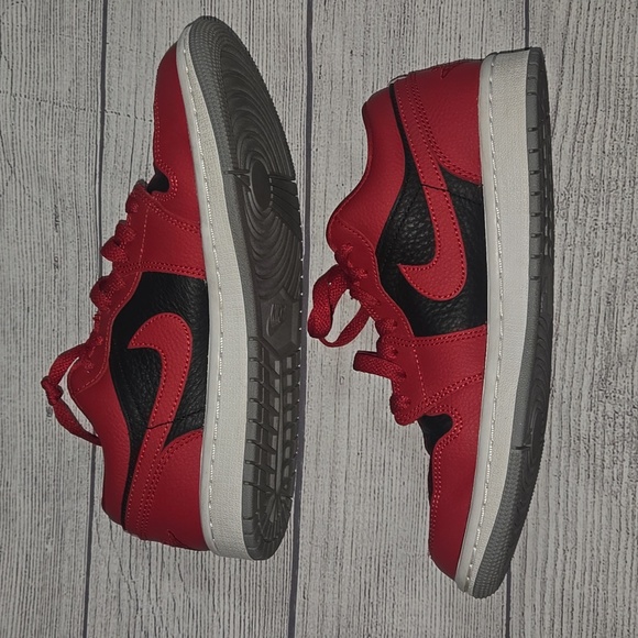 Air Jordan 1 Women's Low Split Gym Red / Cement Gray / Black Size 7 - Picture 4 of 10